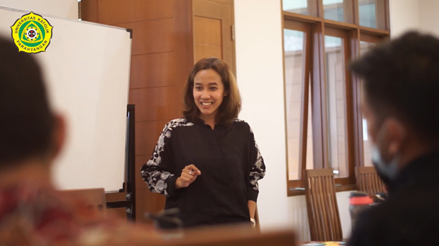 Praktik Baik Belajar Mengajar bagi Para Calon Imam – Kristining Seva, S.S., M.Pd.