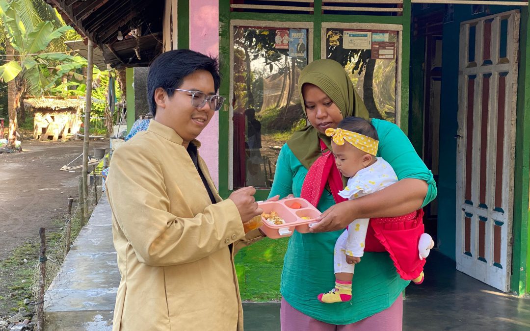 Memberi Makan: Keteguhan Tiga Orang Perempuan Kader Posyandu di Batukaras